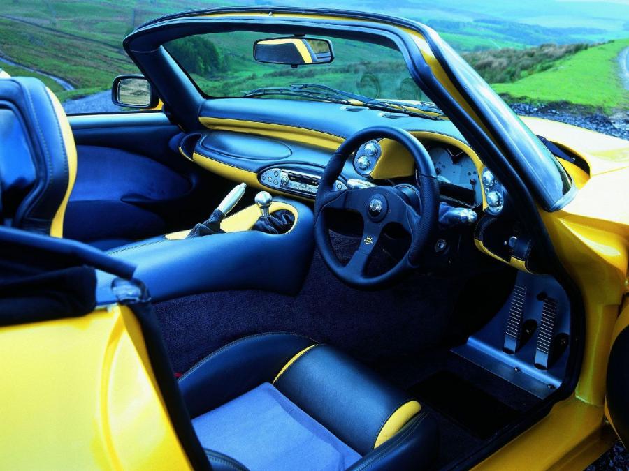 Интерьер TVR Tamora 2002 года  (фото 4 из 11)